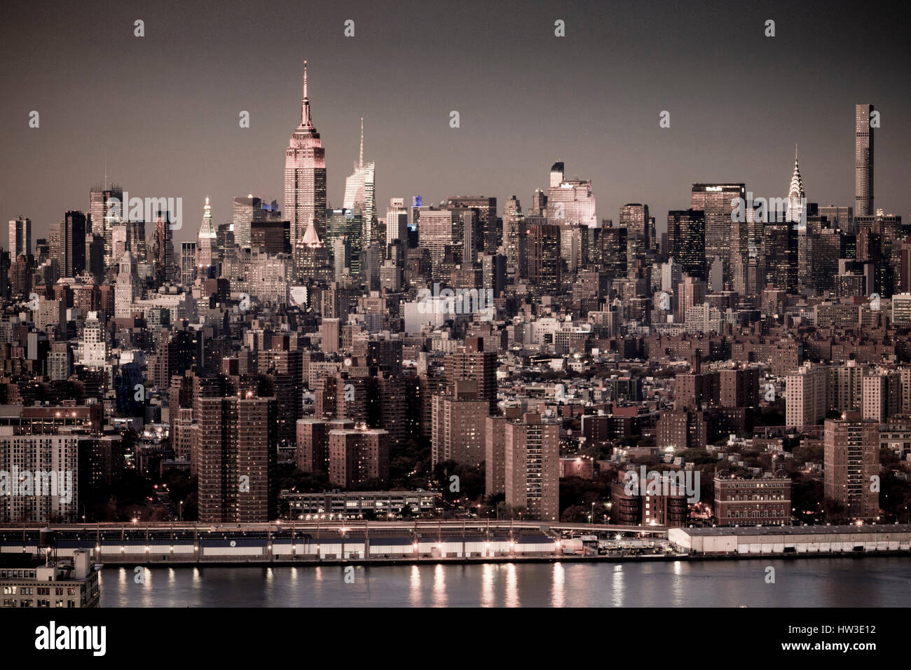 Stati Uniti d'America, la città di New York skyline di Manhattan da Brooklyn Foto Stock