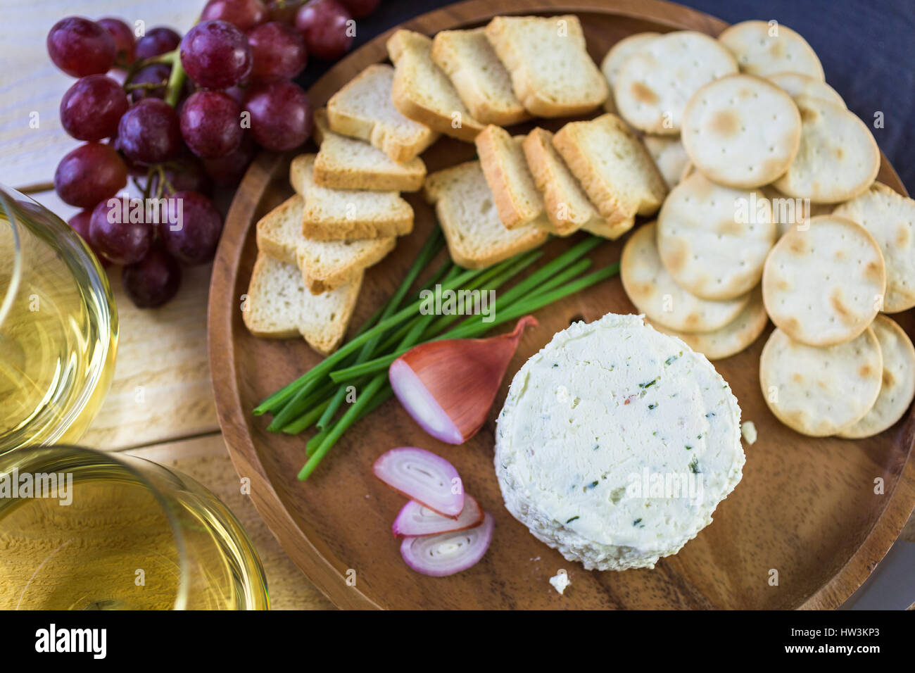 Soft aromatizzato il formaggio cremoso con scalogno e erba cipollina. Foto Stock