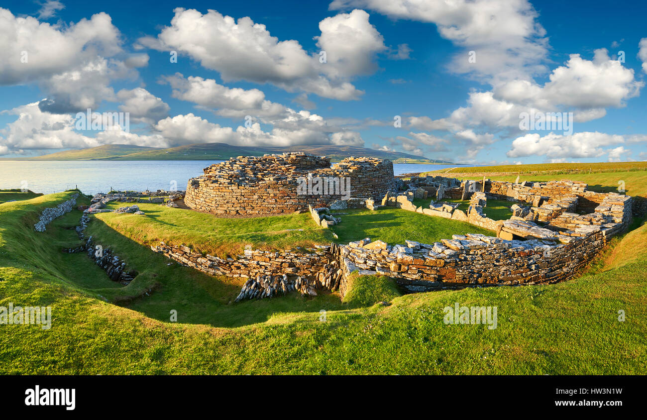 Età del ferro il villaggio fortificato di rovine, broch di gurness, isole Orcadi Scozia, Regno Unito Foto Stock