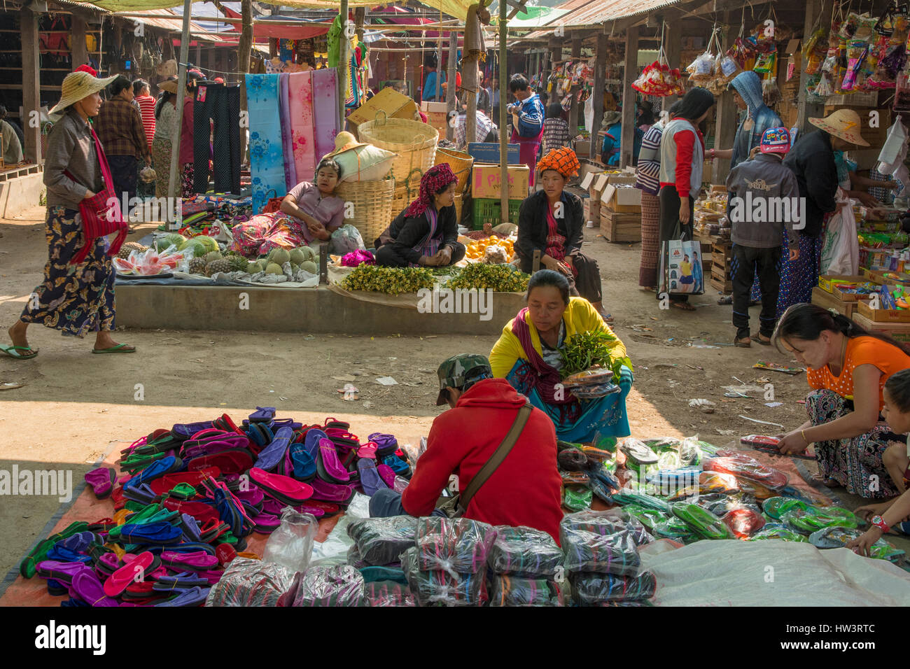 Scena di mercato a Nampan, Lago Inle, Myanmar Foto Stock