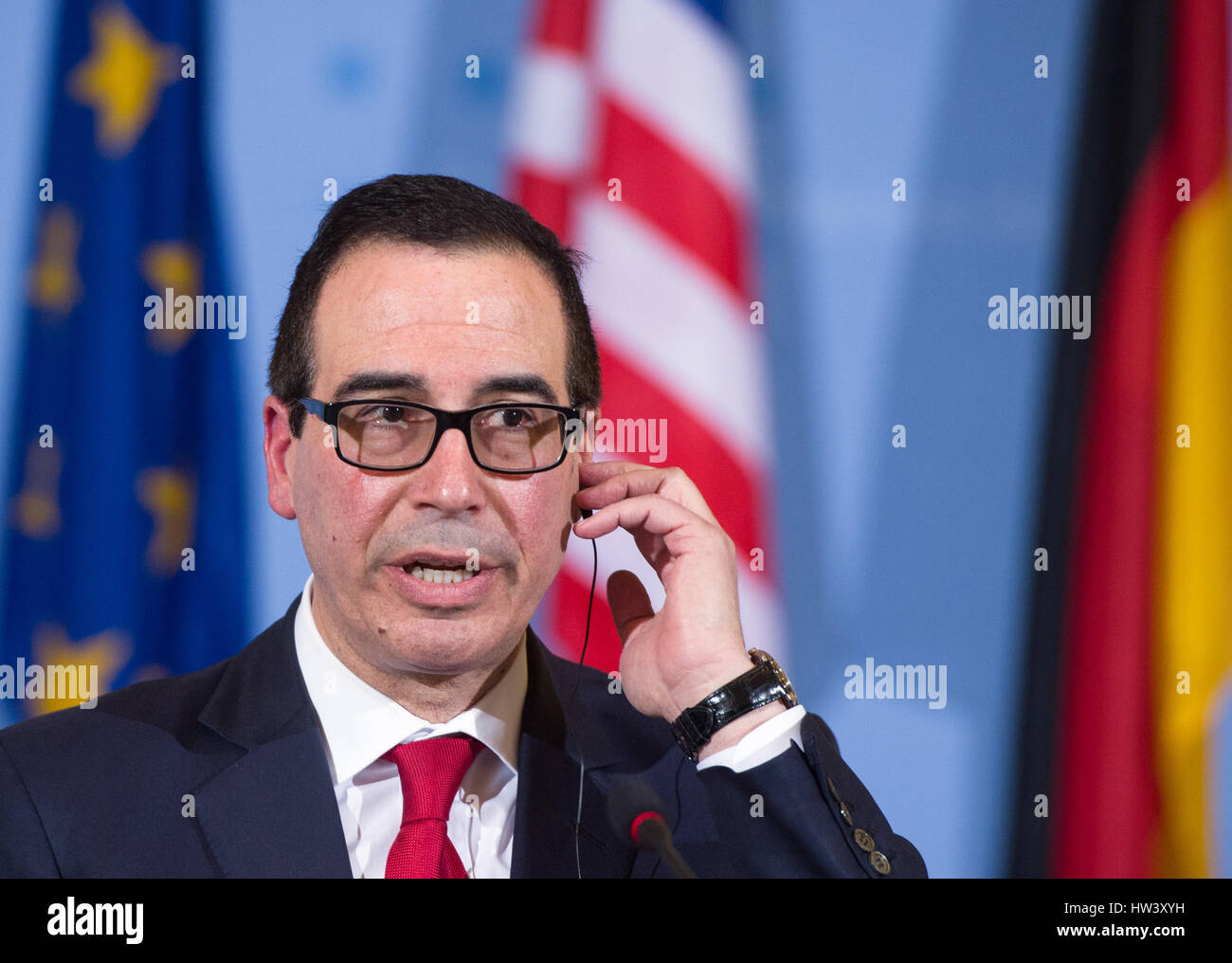 Berlino, Germania. 16 Mar, 2017. Noi il Ministro delle finanze Steven Mnuchin dando una conferenza stampa congiunta con il Ministro delle finanze tedesco Wolfgang Schaeuble (CDU) di Berlino, Germania, 16 marzo 2017. Foto: Soeren Stache/dpa/Alamy Live News Foto Stock