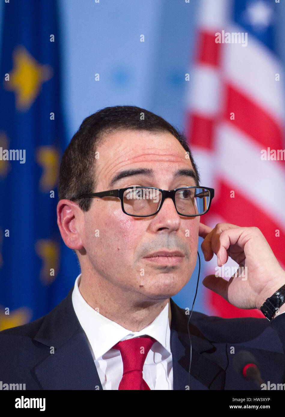 Berlino, Germania. 16 Mar, 2017. Noi il Ministro delle finanze Steven Mnuchin dando una conferenza stampa congiunta con il Ministro delle finanze tedesco Wolfgang Schaeuble (CDU) di Berlino, Germania, 16 marzo 2017. Foto: Soeren Stache/dpa/Alamy Live News Foto Stock
