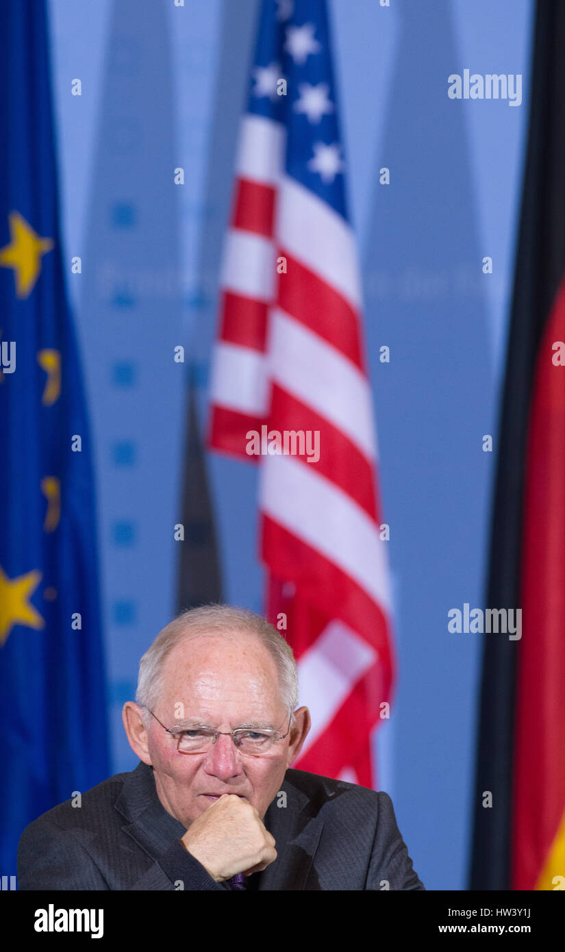 Berlino, Germania. 16 Mar, 2017. Il Ministro delle finanze tedesco Wolfgang Schaeuble (CDU) nel corso di una conferenza stampa congiunta con noi il ministro delle Finanze Steven Mnuchin a Berlino, Germania, 16 marzo 2017. Foto: Soeren Stache/dpa/Alamy Live News Foto Stock