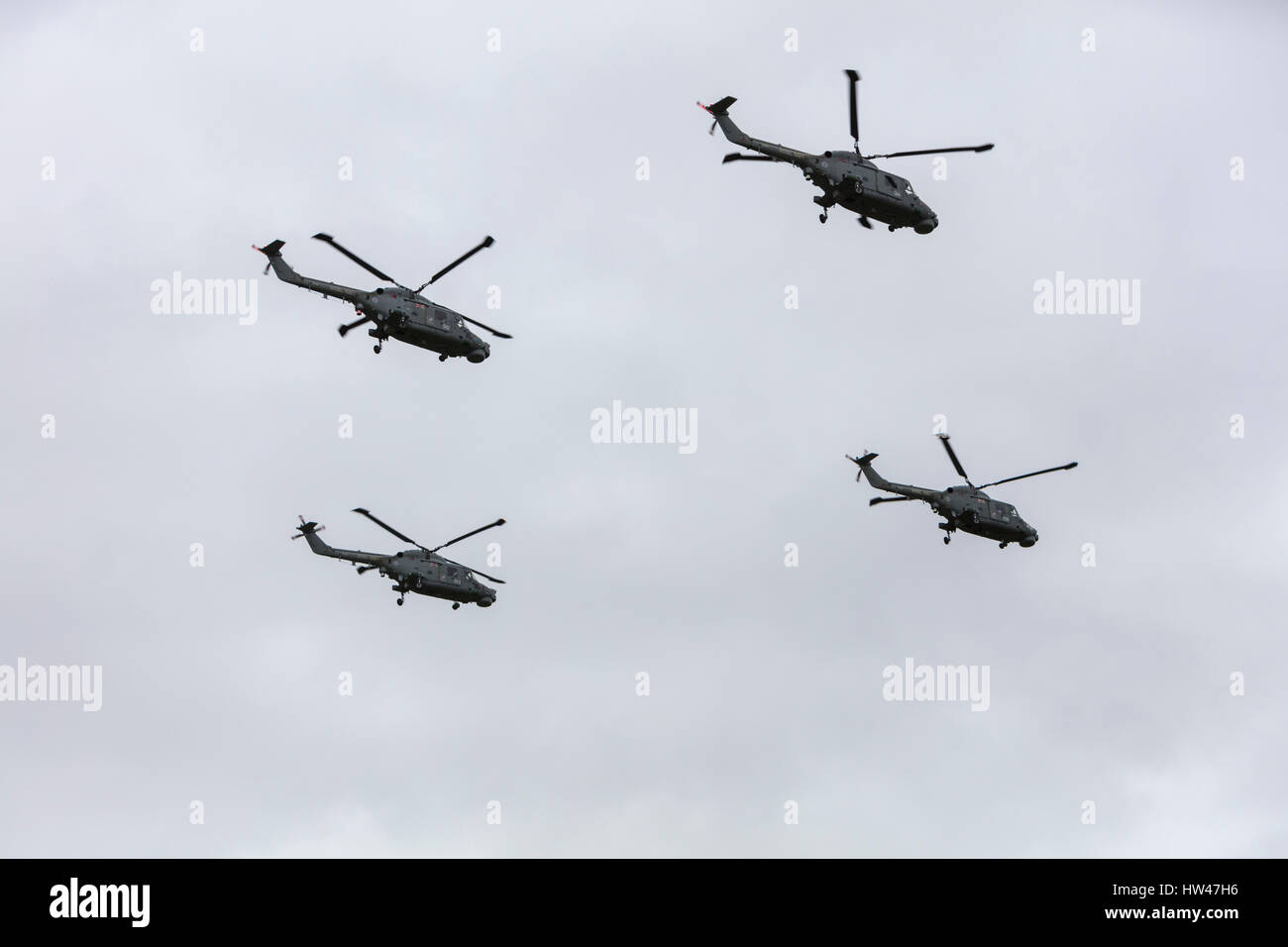 Boscombe Down, Wiltshire, Regno Unito. Xvii Mar, 2017. Il flypast finale di quattro Royal Navy Lynx Mk.8 elicotteri da 815 Naval Air Squadron basato a RNAS Yeovilton prima del suo smantellamento ufficiale il 23 marzo 2017. Gli elicotteri erano quasi alla fine di un periodo di cinque ore su flypast Inghilterra meridionale durante il giorno. Credito: John Eccles/Alamy Live News Foto Stock