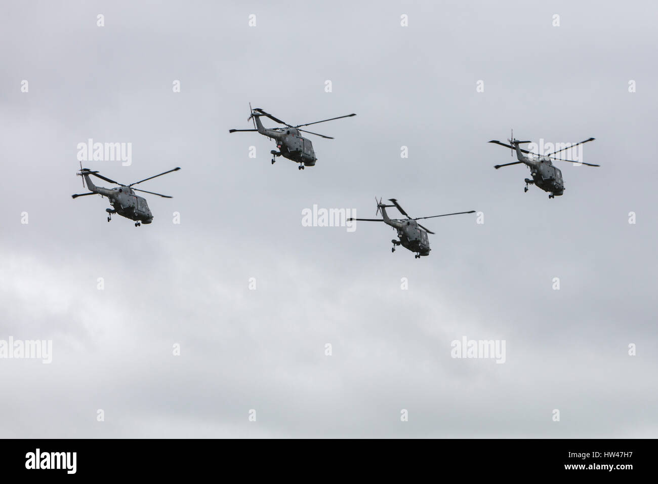 Boscombe Down, Wiltshire, Regno Unito. Xvii Mar, 2017. Il flypast finale di quattro Royal Navy Lynx Mk.8 elicotteri da 815 Naval Air Squadron basato a RNAS Yeovilton prima del suo smantellamento ufficiale il 23 marzo 2017. Gli elicotteri erano quasi alla fine di un periodo di cinque ore su flypast Inghilterra meridionale durante il giorno. Credito: John Eccles/Alamy Live News Foto Stock