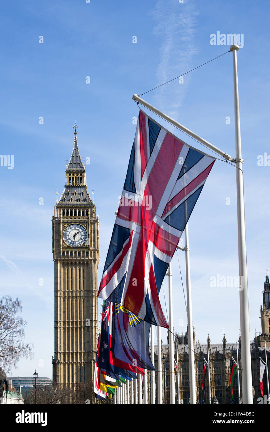 Union Jack flag con il Big Ben in background. Londra, Regno Unito Foto Stock