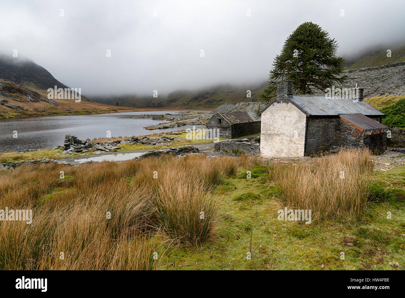 Case coloniche abbandonate a Cwmorthin cava di ardesia nel Parco Nazionale di Snowdonia nel Galles Foto Stock