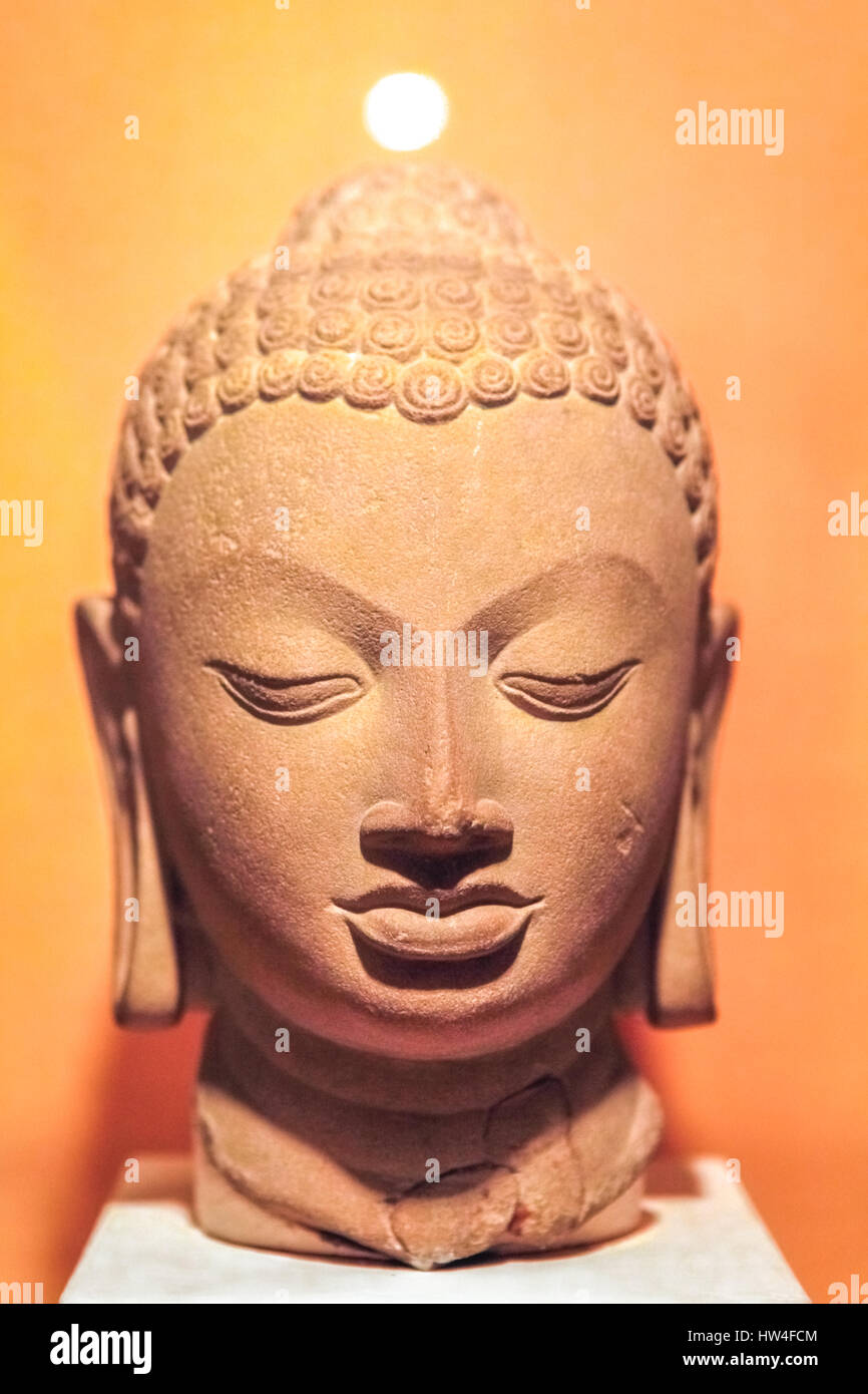 Testa di Buddha datata dal 5th secolo, trovato a Sarnath, Varanasi, Uttar Pradesh, India. Fotografato al Museo Nazionale di Nuova Delhi, India. Foto Stock