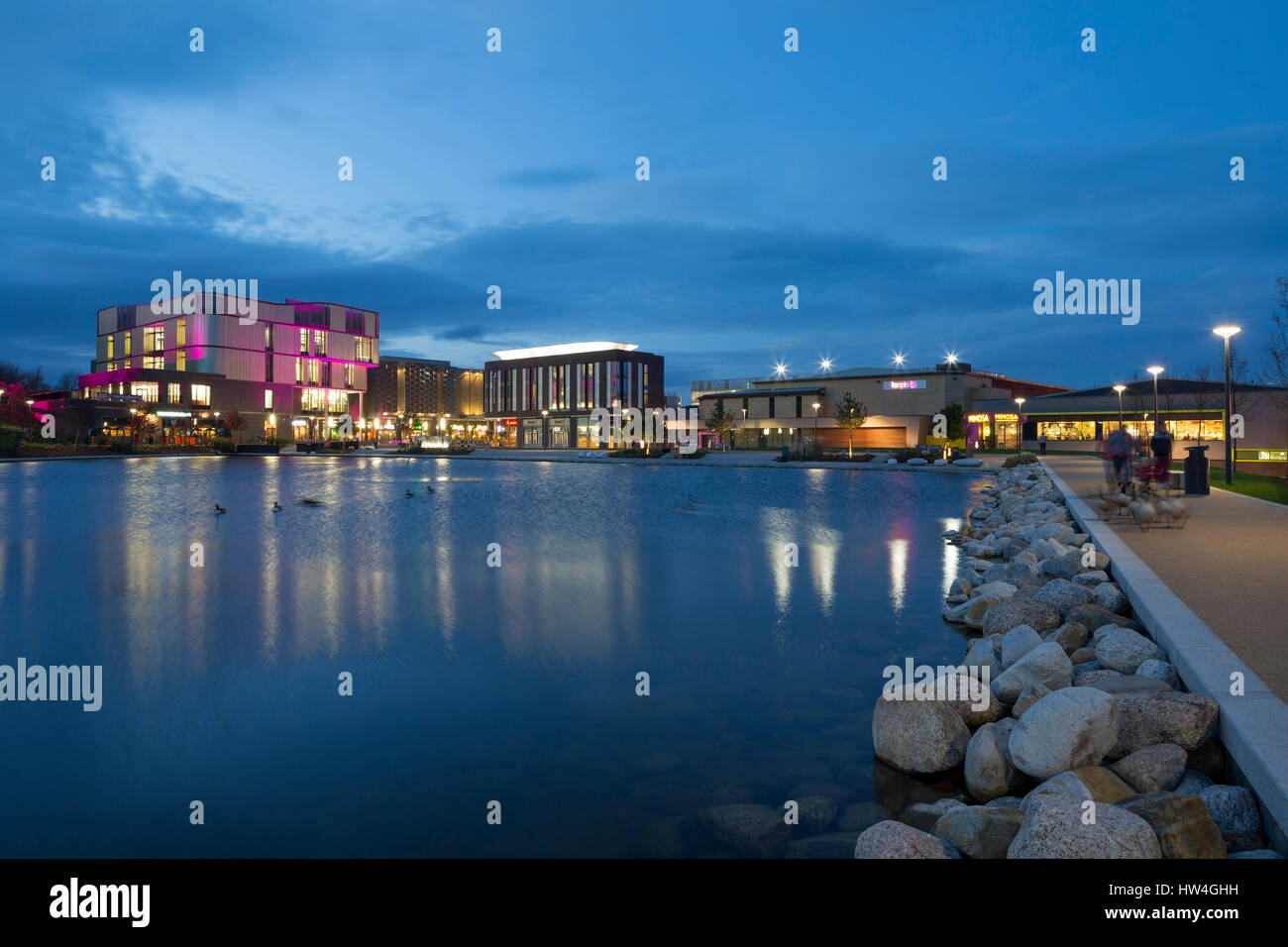 Guardando attraverso Southwater, Telford, Shropshire, Regno Unito. Foto Stock