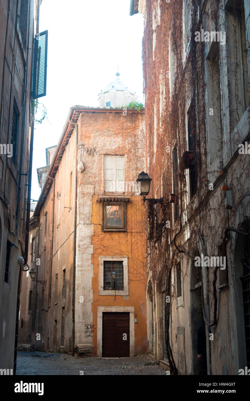 Una stretta strada pedonale in Roma Lazio Italia. Foto Stock