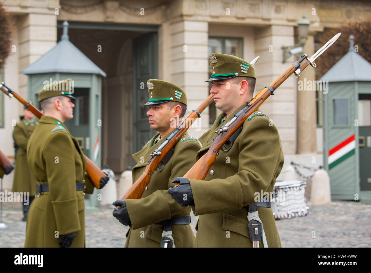 Cambio della Guardia, Palazzo Presidenziale Sandor, Castello di Buda Hill District. Budapest Ungheria, Europa sud-orientale Foto Stock