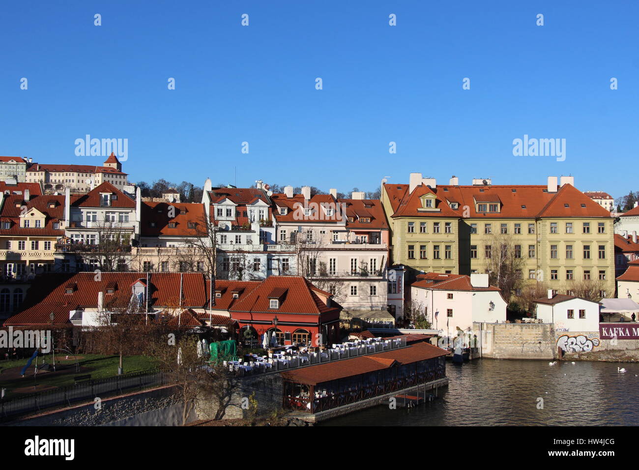 Una vista di Praga, la splendida capitale della Repubblica ceca, dal Charles Bridge Foto Stock