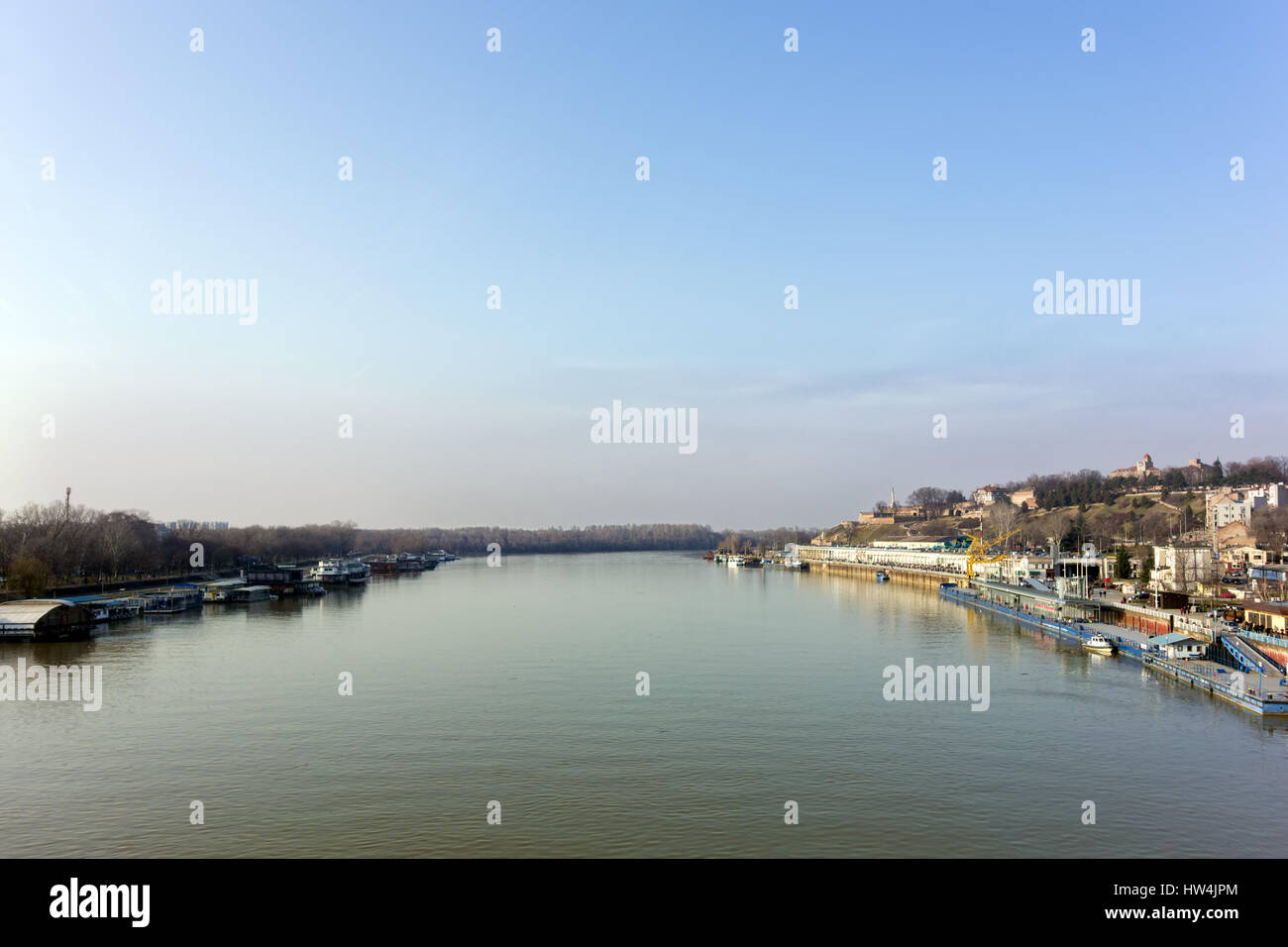 Vista di Belgrado da Branko il ponte sul fiume Sava Foto Stock