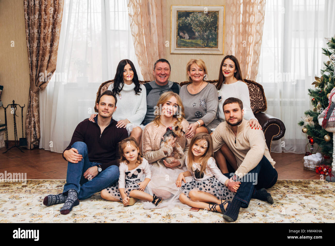 Ritratto di famiglia felice con i nonni a casa Foto Stock