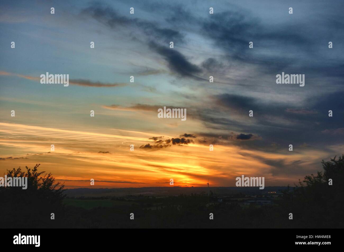 Tramonto su Londra, visto dalla Essex. Foto Stock