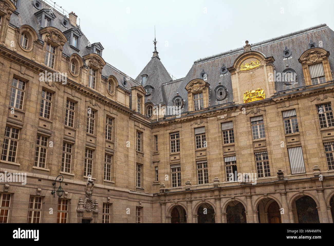 Parigi, Francia - 10 luglio 2014:Università della Sorbona. L'Università di Parigi ( Universite de Paris ), famosa università di Parigi, fondata da Robert de S Foto Stock
