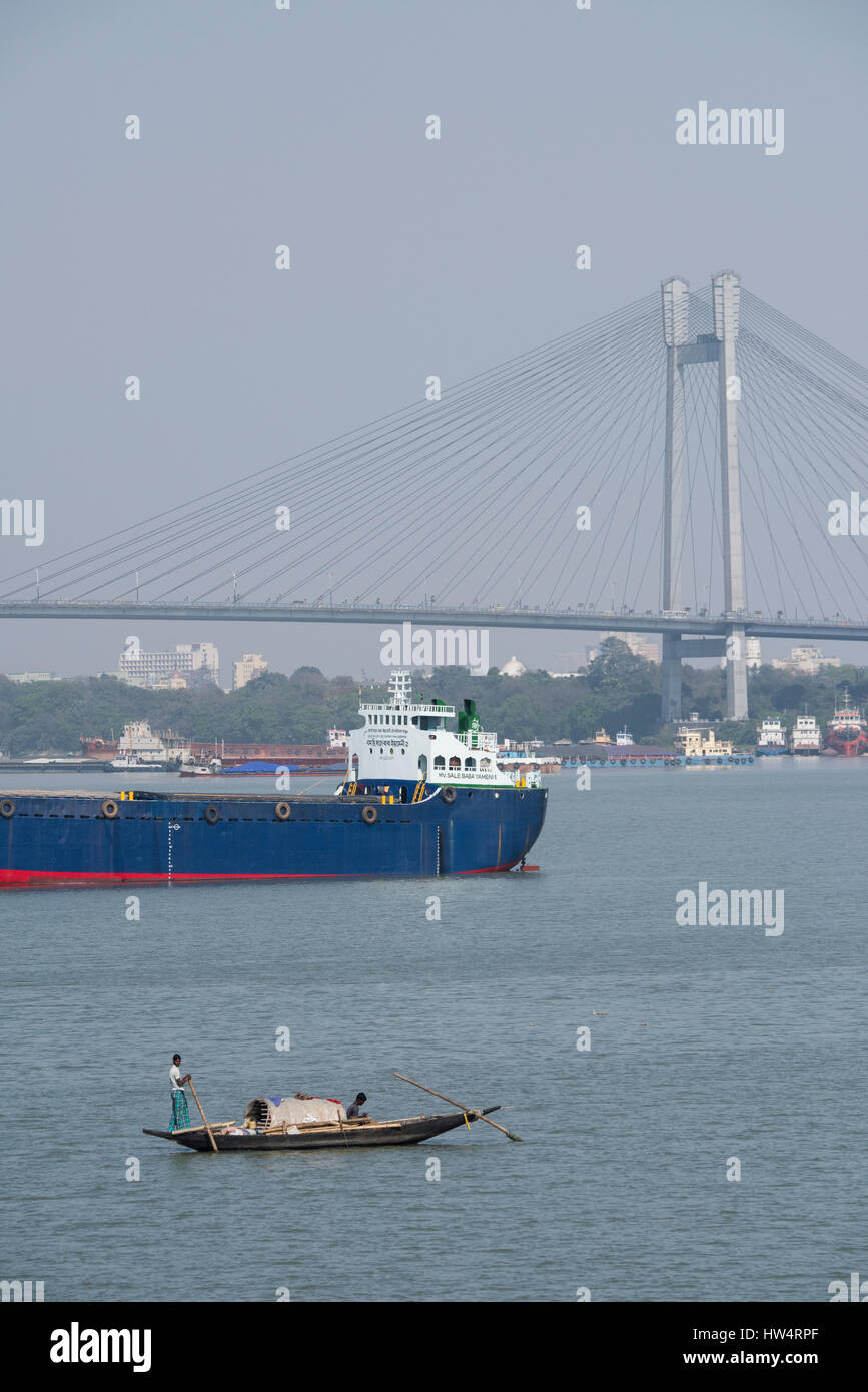 India, Kolkata (Calcutta aka) Bengala Occidentale, Fiume Hooghly. Setu Vidyasagar (ponte) collegamento di quella di Howrah a Kolkata. È il cavo più lungo ponte in Asia Foto Stock
