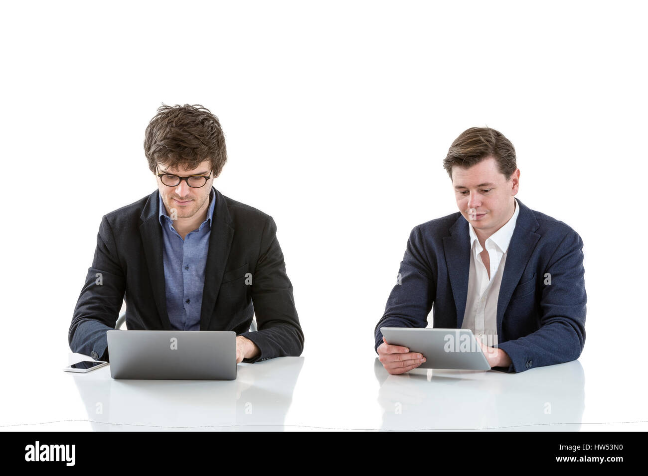 Due giovani uomini di affari che avviare una società insieme. Foto Stock