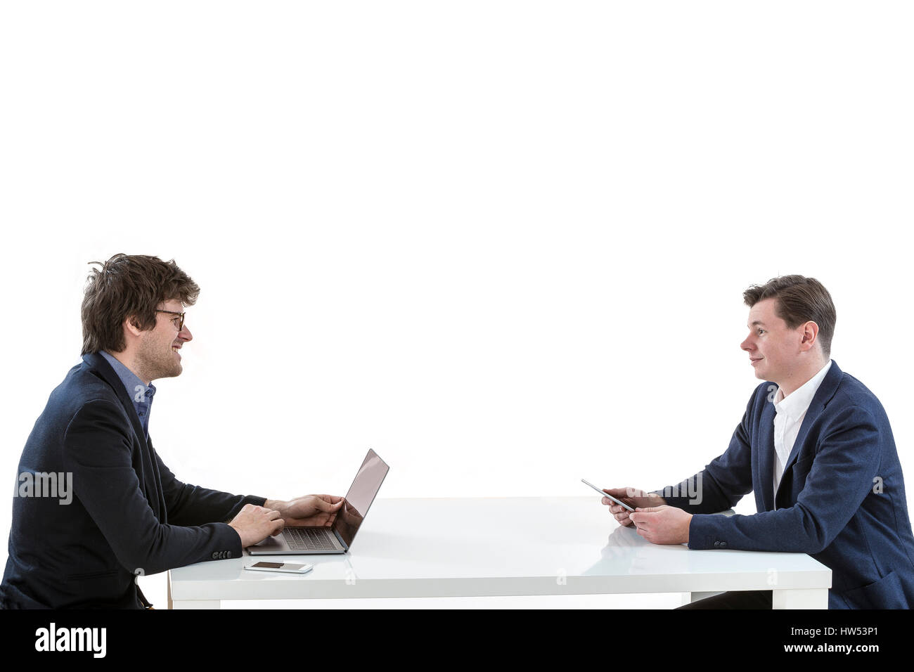 Il colloquio di lavoro - imprenditore ascoltare le risposte dei candidati Foto Stock