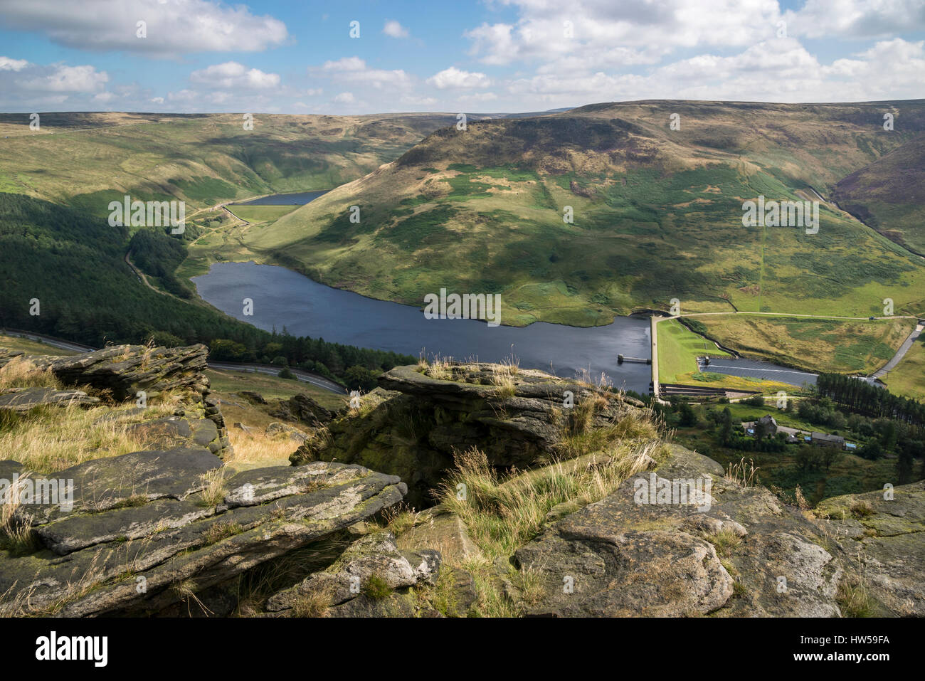 Vista della pietra Colomba serbatoio dall assessore's Hill, Saddleworth, Grande Manchester, Inghilterra. Foto Stock