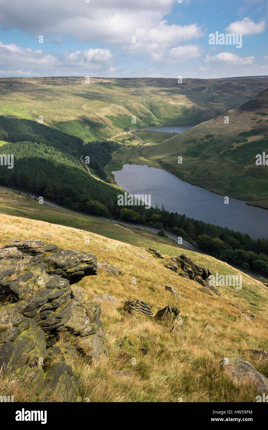 Vista della pietra Colomba serbatoio dall assessore's Hill, Saddleworth, Grande Manchester, Inghilterra. Foto Stock