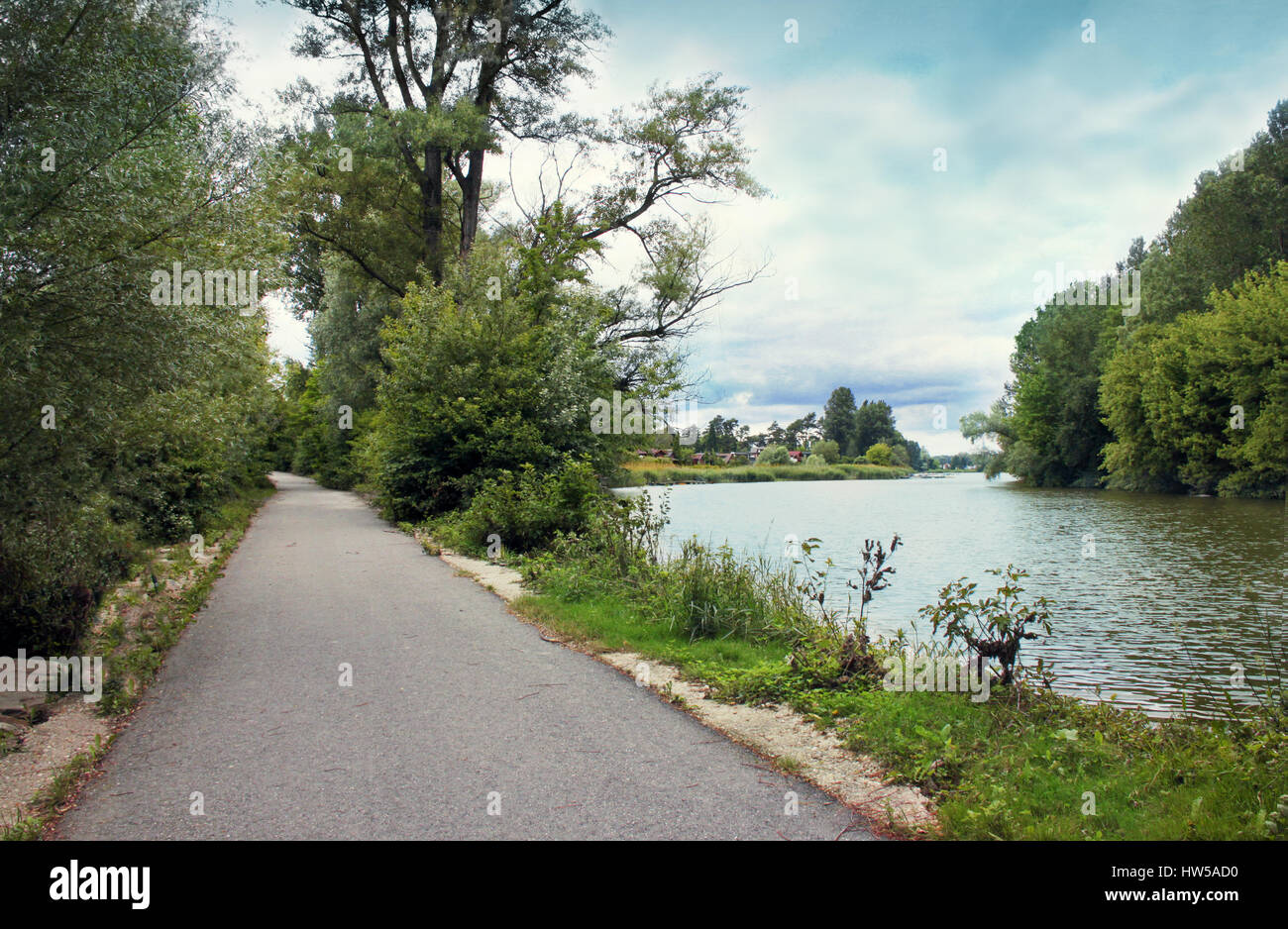 Kritzendorf Klosterneuburg Fiume Danubio Austria - Paesaggio Fiume Fiume Fiume Foresta alberi natura - Foto Stock