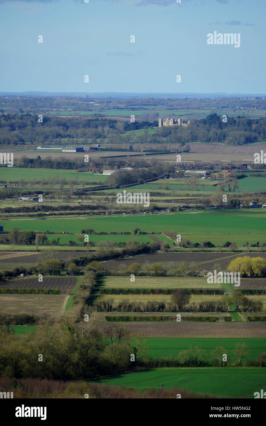 Una vista da Ivinghoe Beacon di Mentmore Towers Foto Stock