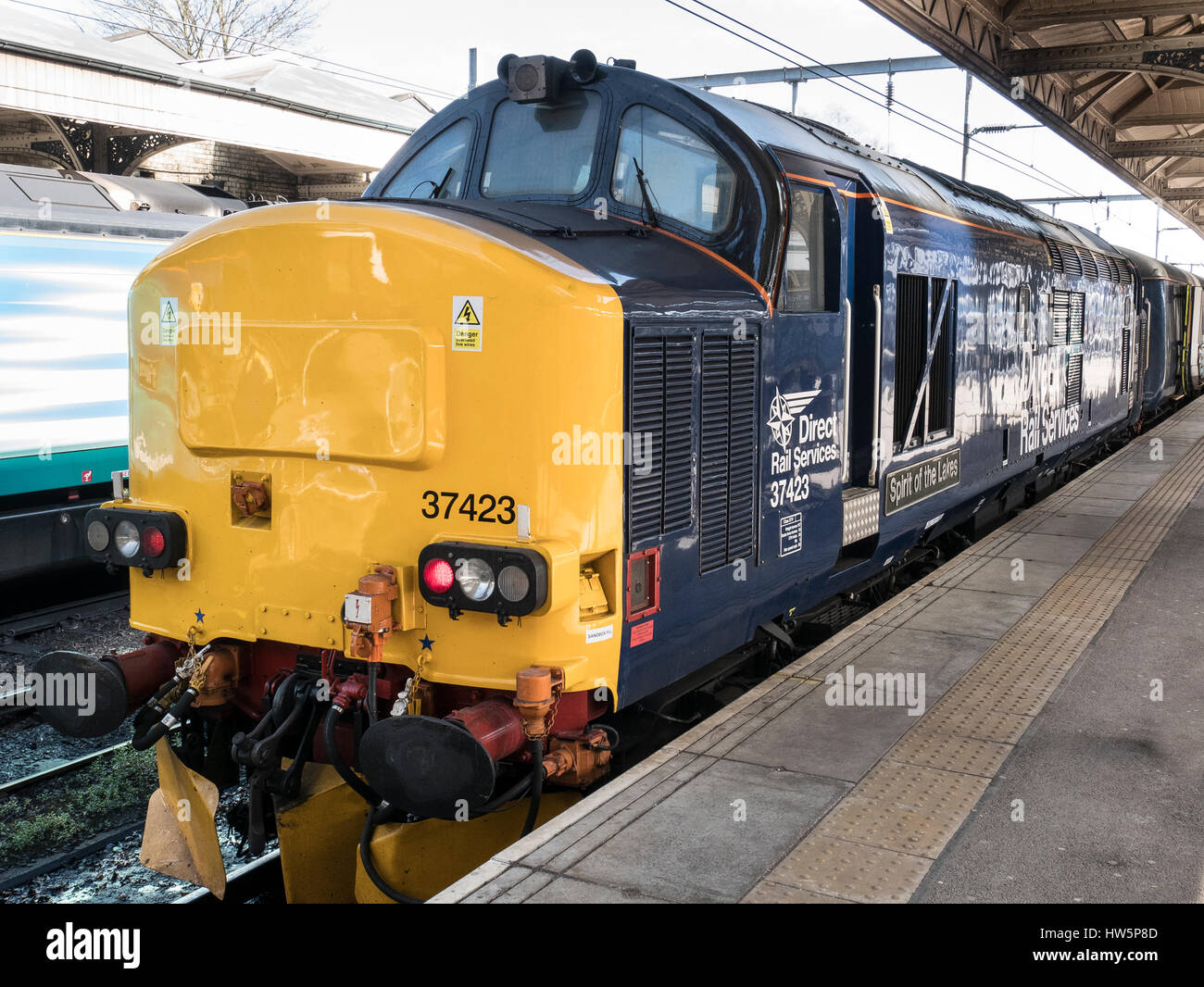 Dirigere i servizi ferroviari classe 37 37423 "acquavite di Laghi' sul Norwich a Lowestoft service Marzo 2017. Foto Stock