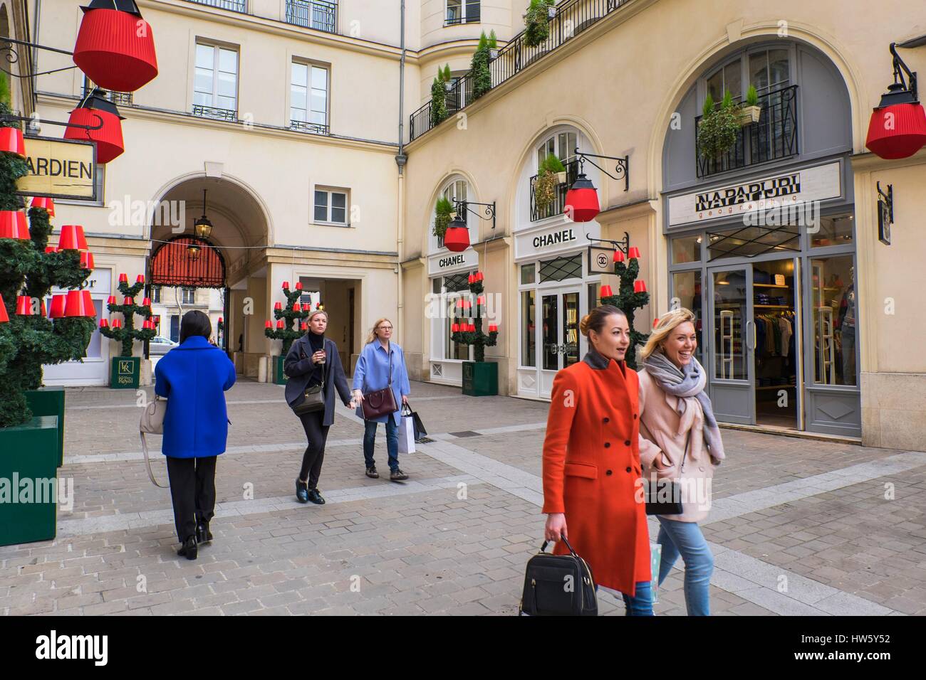 Francia, Parigi, la Madeleine distretto, Royale Street, Royal villaggio chiamato anche Berryer Città, via pedonale Foto Stock