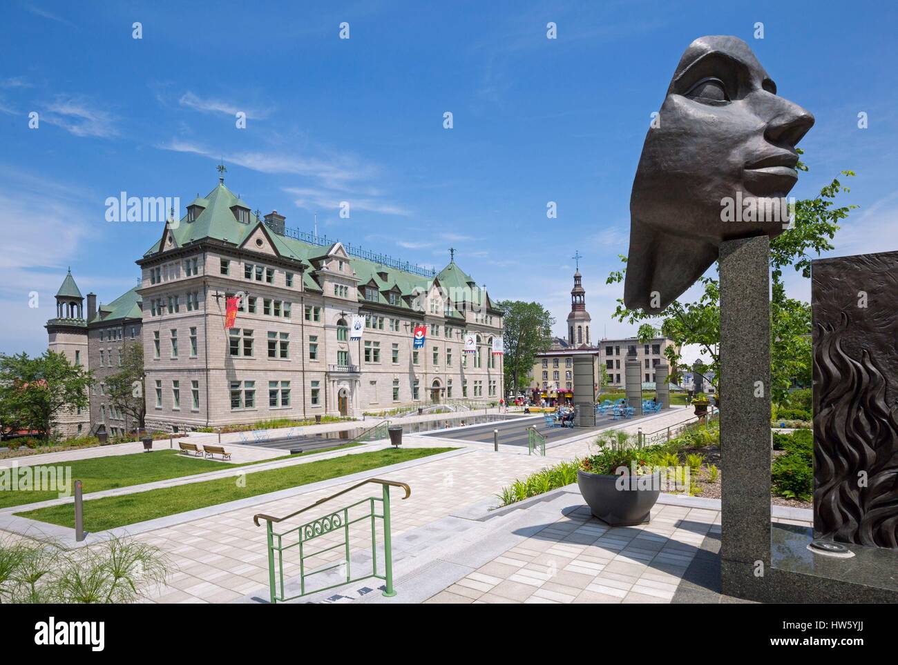 Canada, Québec, Provincia di Quebec City, la Vecchia Quebec elencati come patrimonio mondiale dall' UNESCO, nuovi giardini dell'Hotel de Ville, la scultura l'envol dall artista Jules Lasalle Foto Stock