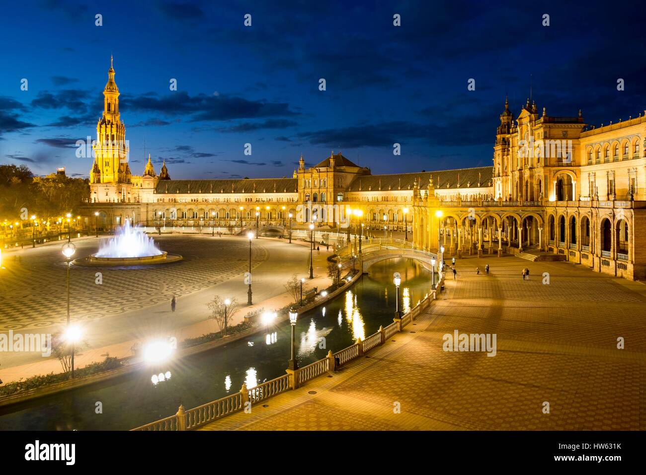 Spagna Andalusia Siviglia Parco Maria Luisa Spagnoli piazza (Plaza Espana) il palazzo costruito dall'architetto Anibal Gonzalez per Foto Stock