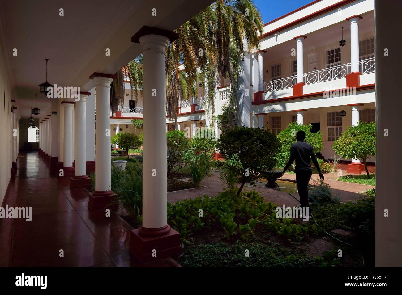 Lo Zimbabwe, Matabeleland North Provincia, Victoria Falls, Victoria Falls Hotel, patio Foto Stock