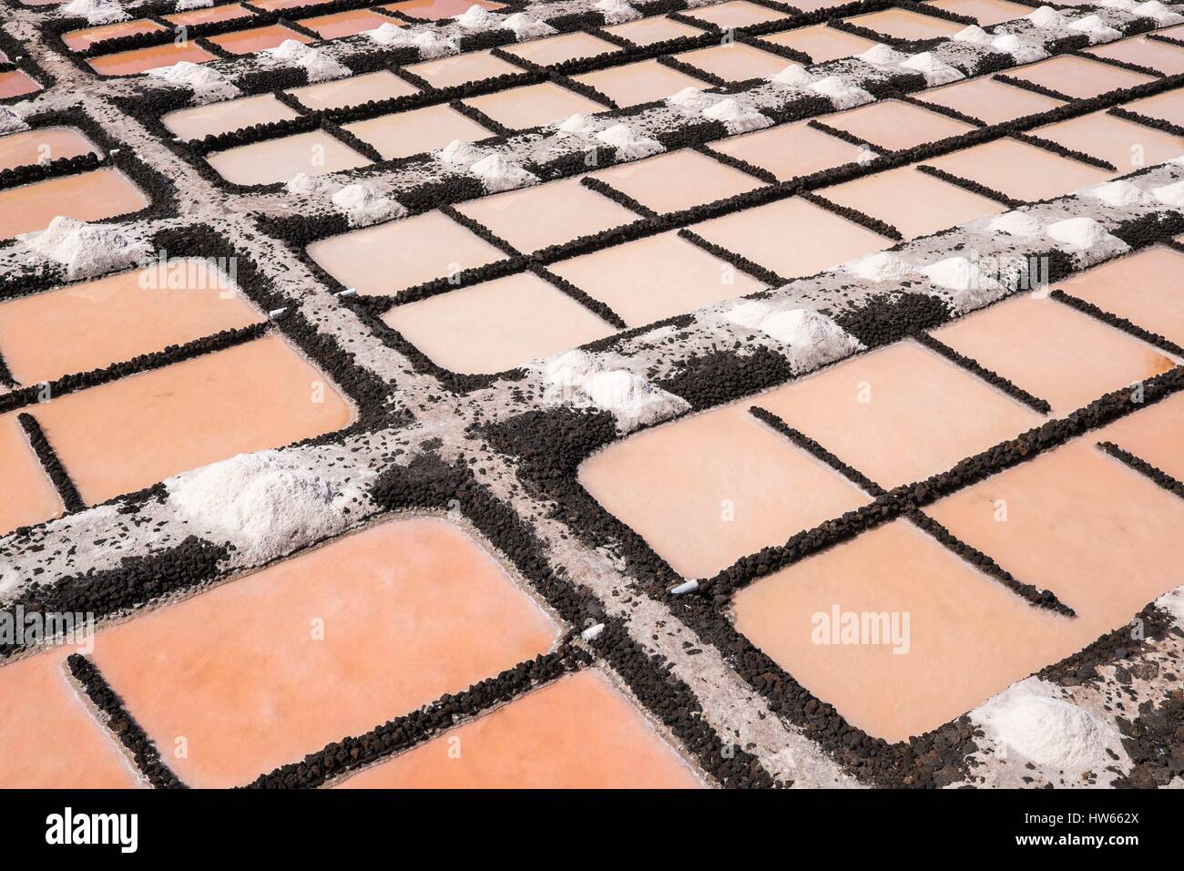 Spagna Isole Canarie La Palma isola dichiarata Riserva della Biosfera dall'UNESCO, Fuencaliente, all'estremo sud dell'isola, opere di sale nella ex flussi di lava Foto Stock