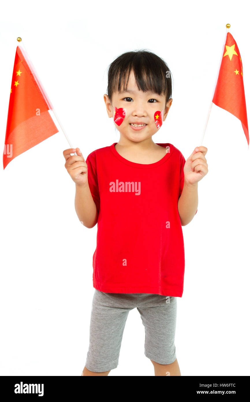 Asian Little Chinese Ragazza con Bandiera della Cina isolato su sfondo bianco. Foto Stock