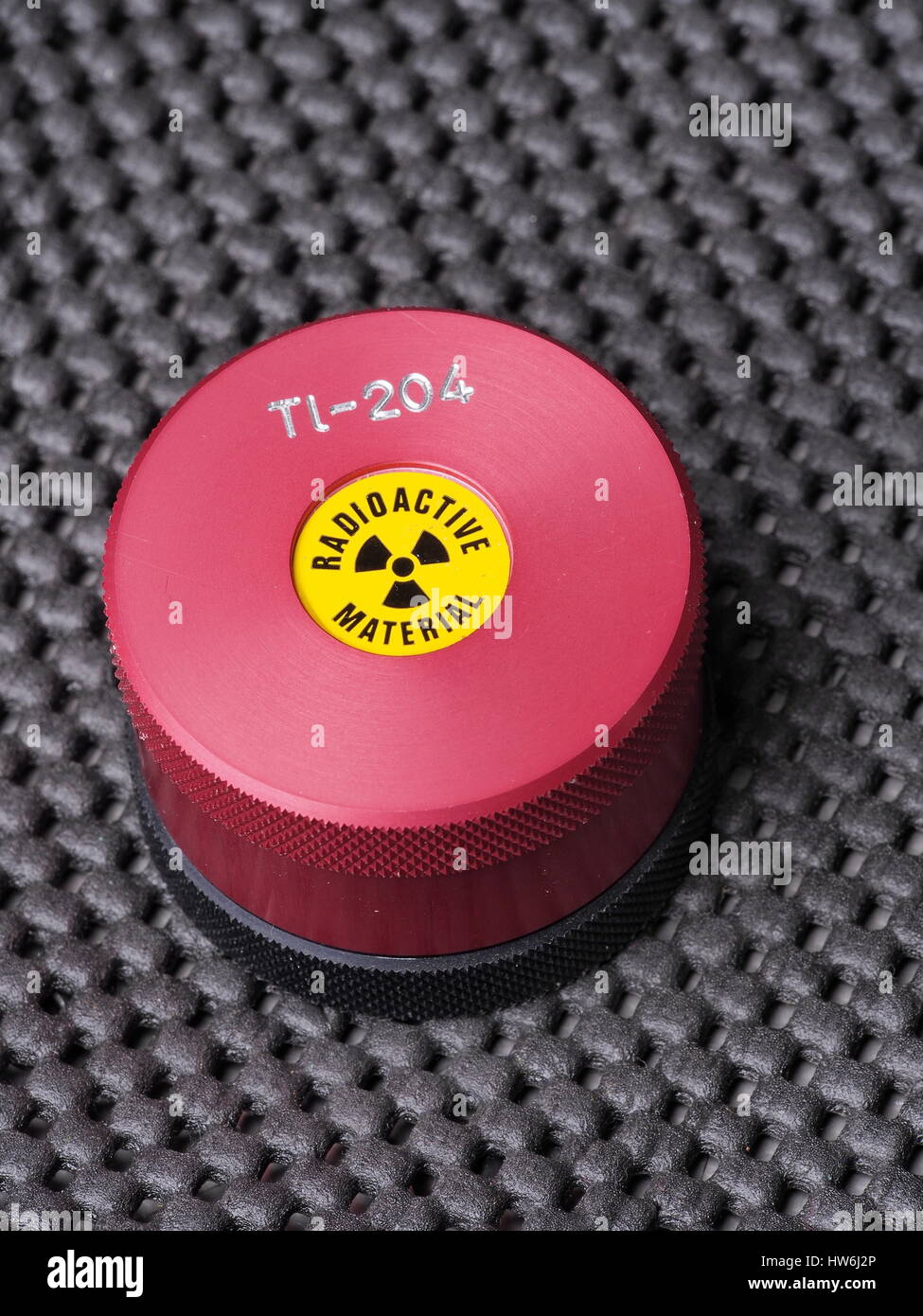 Specialista di contenitore con adesivo di avvertenza e di incisione contenente isotopo radioattivo tallio-204, Melbourne 2015 Foto Stock