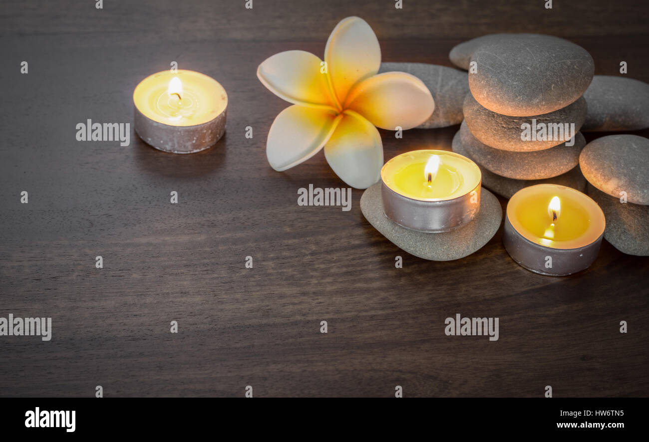 Bellissima spa composizione con candele Foto Stock