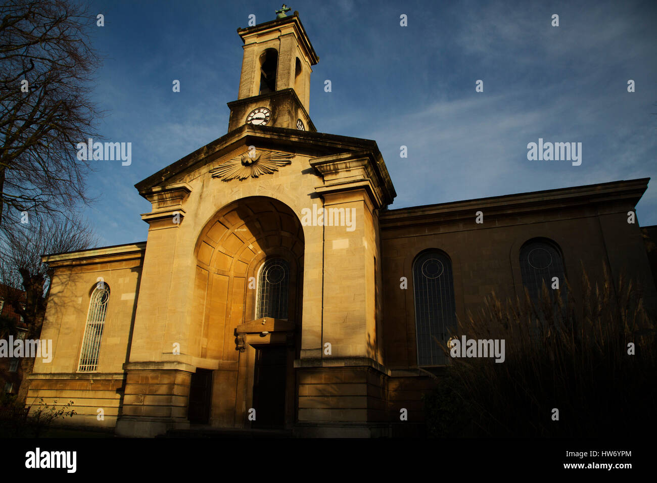 La Chiesa della Santa Trinità nel quartiere Hotwells di Bristol, Inghilterra. La Chiesa anglicana del luogo di culto è stato progettato da Charles Robert Cockerell. Foto Stock