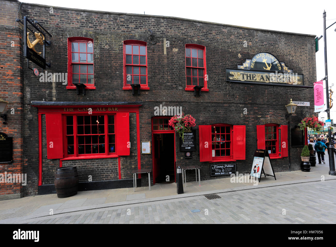 Esterno del tassello public house, Bankside, Southwark, London, SE1, Regno Unito Foto Stock