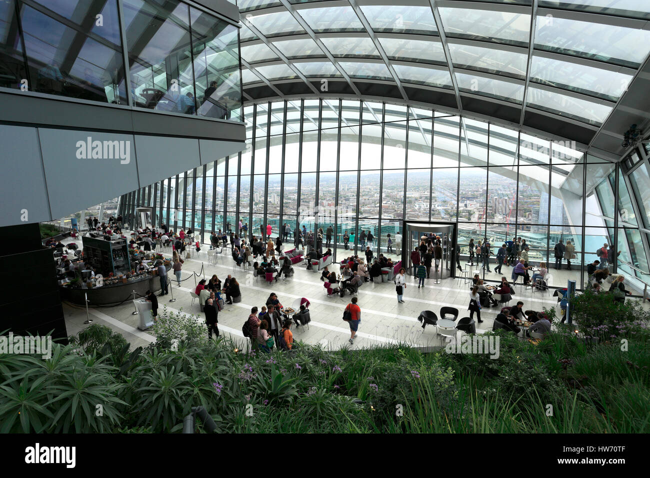 Sky Garden all'interno dell'edificio Walkie-Talkie, 20 Fenchurch Street, London City, England, Regno Unito Foto Stock