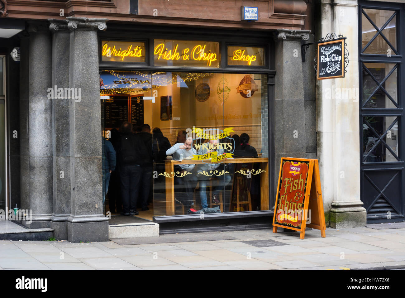 Chip shop e caffetteria nel centro di Manchester (Regno Unito). Foto Stock