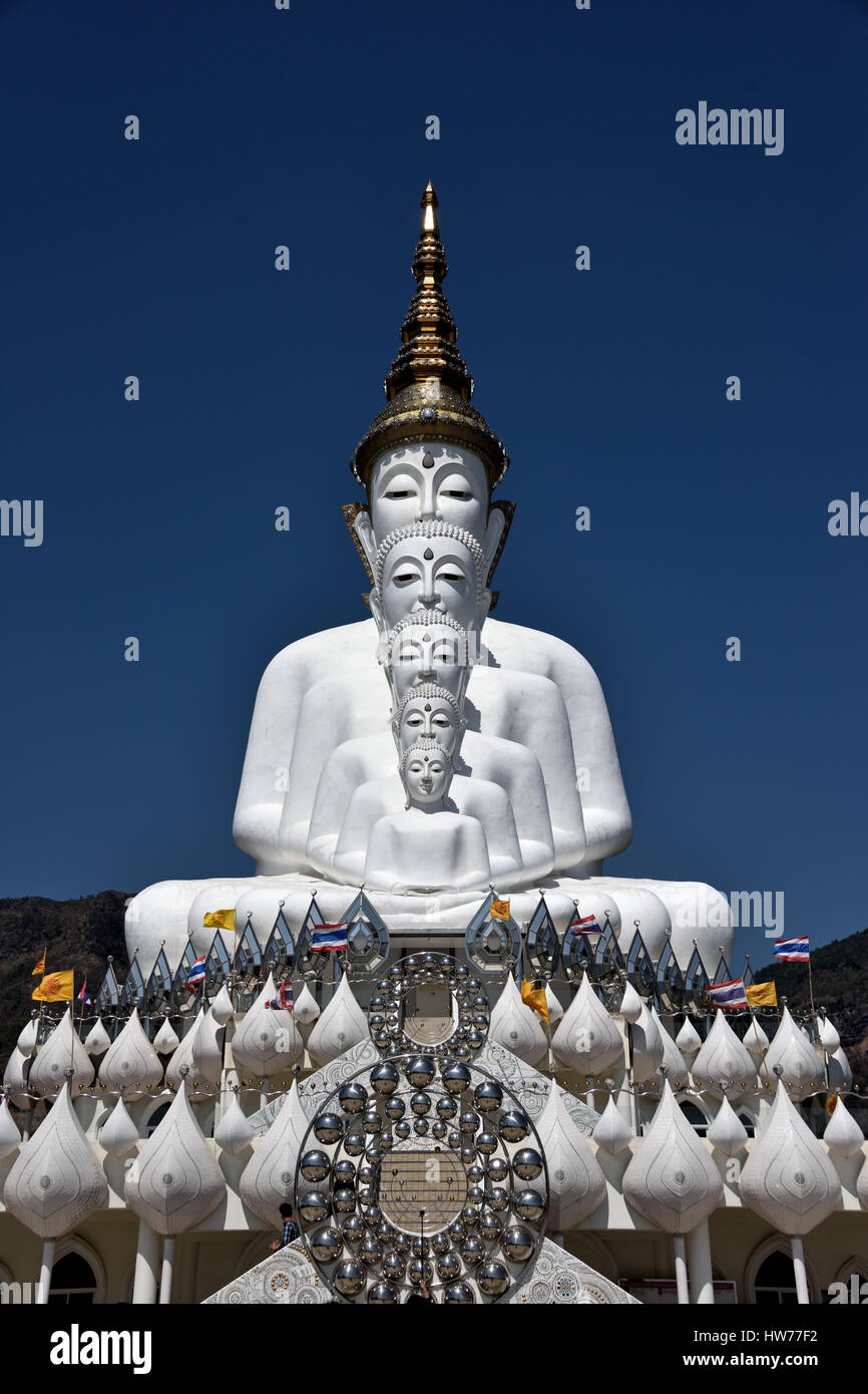 I cinque Buddha Statua di Wat Phra Kaew son a Khao Khor in provincia Petchabun in Thailandia Foto Stock