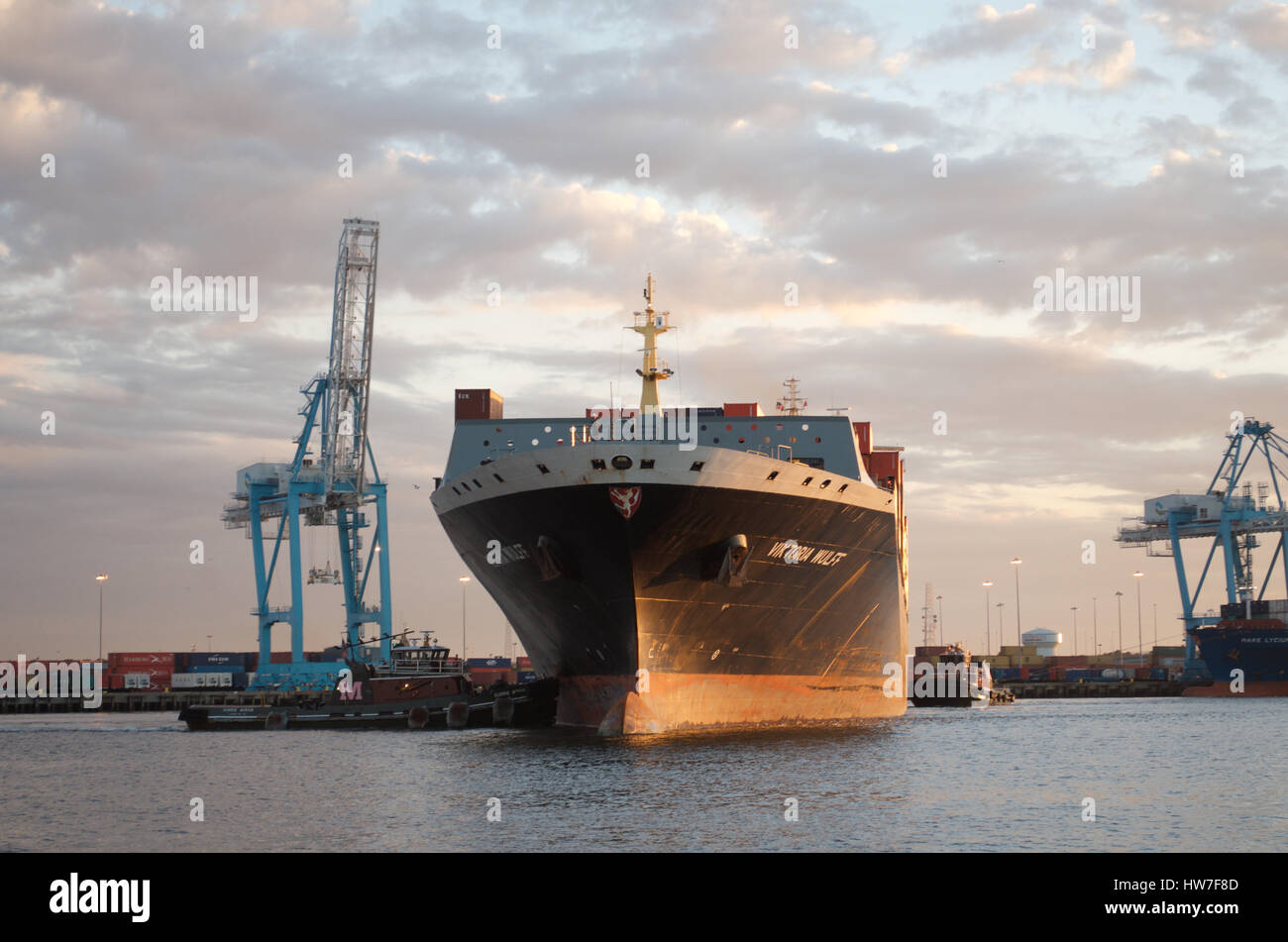 Nave commerciale al dock in Portsmouth, Virginia. Foto Stock