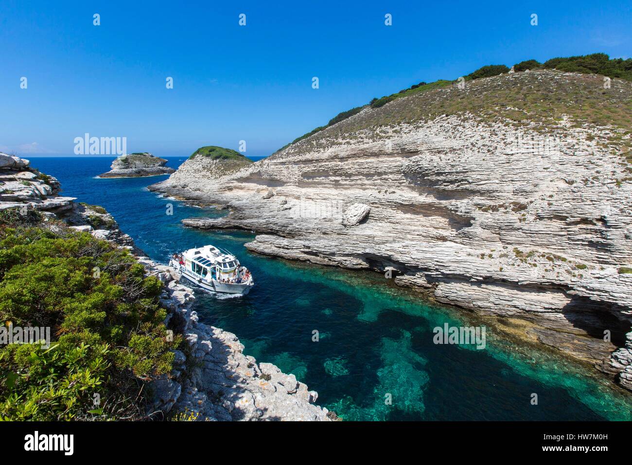 Francia, Corse du Sud, Bouches de Bonifacio, turisti in barca Foto Stock