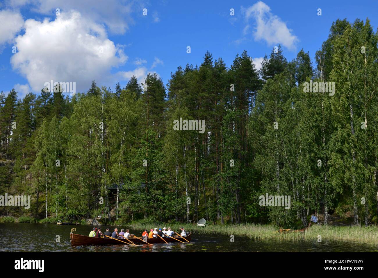 La Finlandia, la provincia della Finlandia orientale, Sulkava, gara di canottaggio sul lago a bordo di una Muikka il finlandese della barca tradizionale Foto Stock