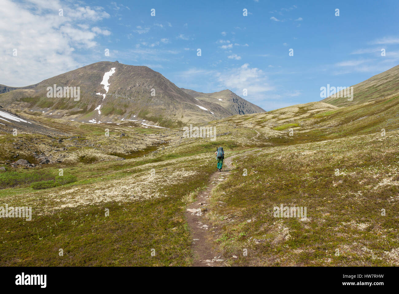 Escursionista su Summit Pass Trail, Chugach National Forest, Alaska. Foto Stock