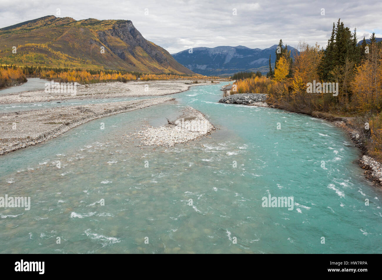 Fiume glaciale in pietra montagna Parco Provinciale, Canada Foto Stock