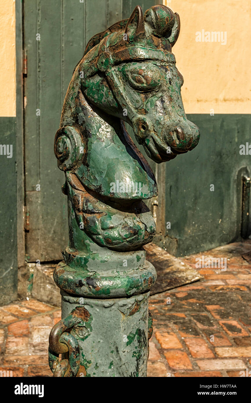 Ferro vecchio palo da recinzione in New Orleans. Foto Stock