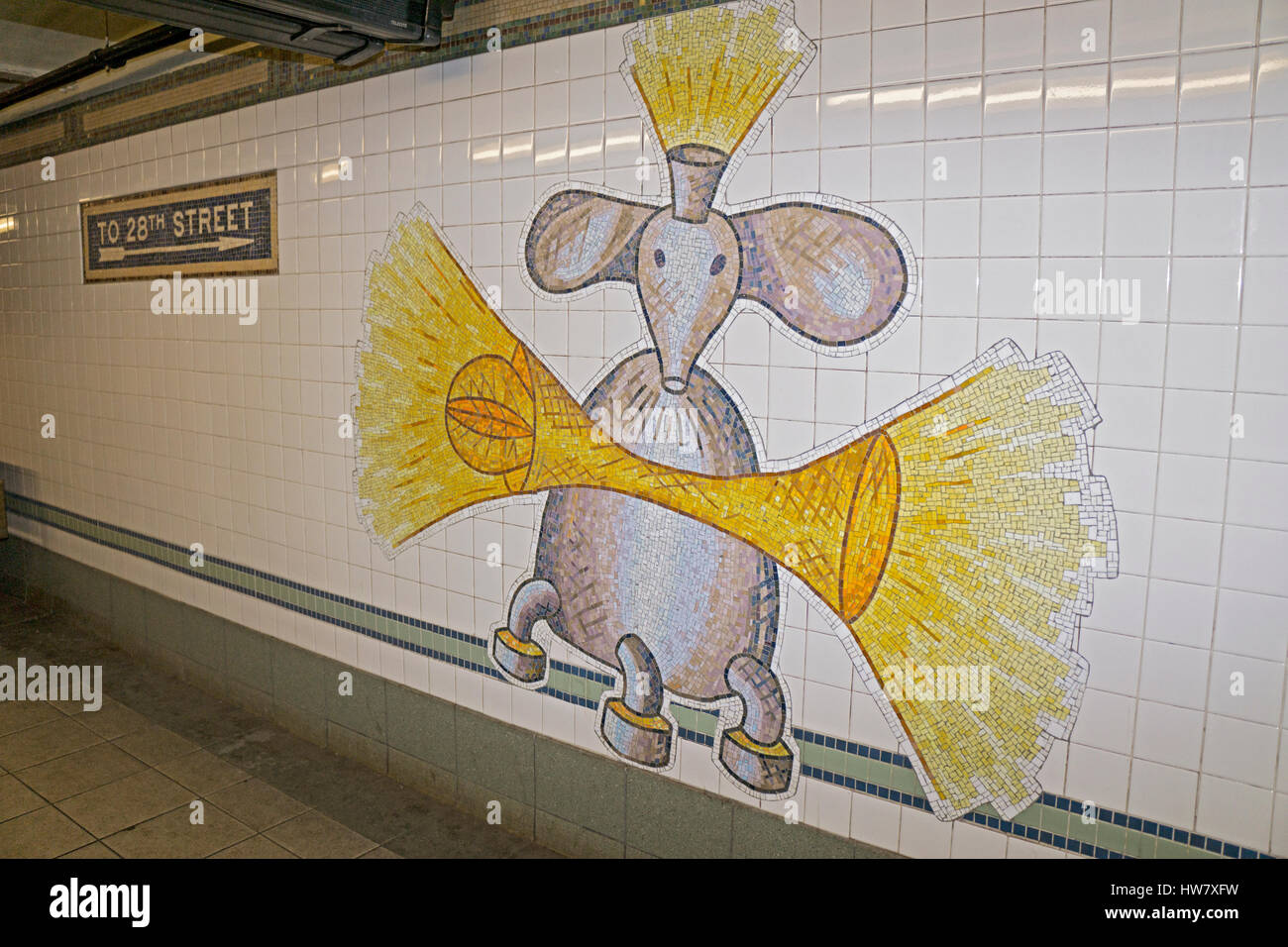 Arte della metropolitana sulla piattaforma della 28th Street fermata su i n linea metropolitana in Herlad a sezione quadrata di Manhattan, New York City. Foto Stock