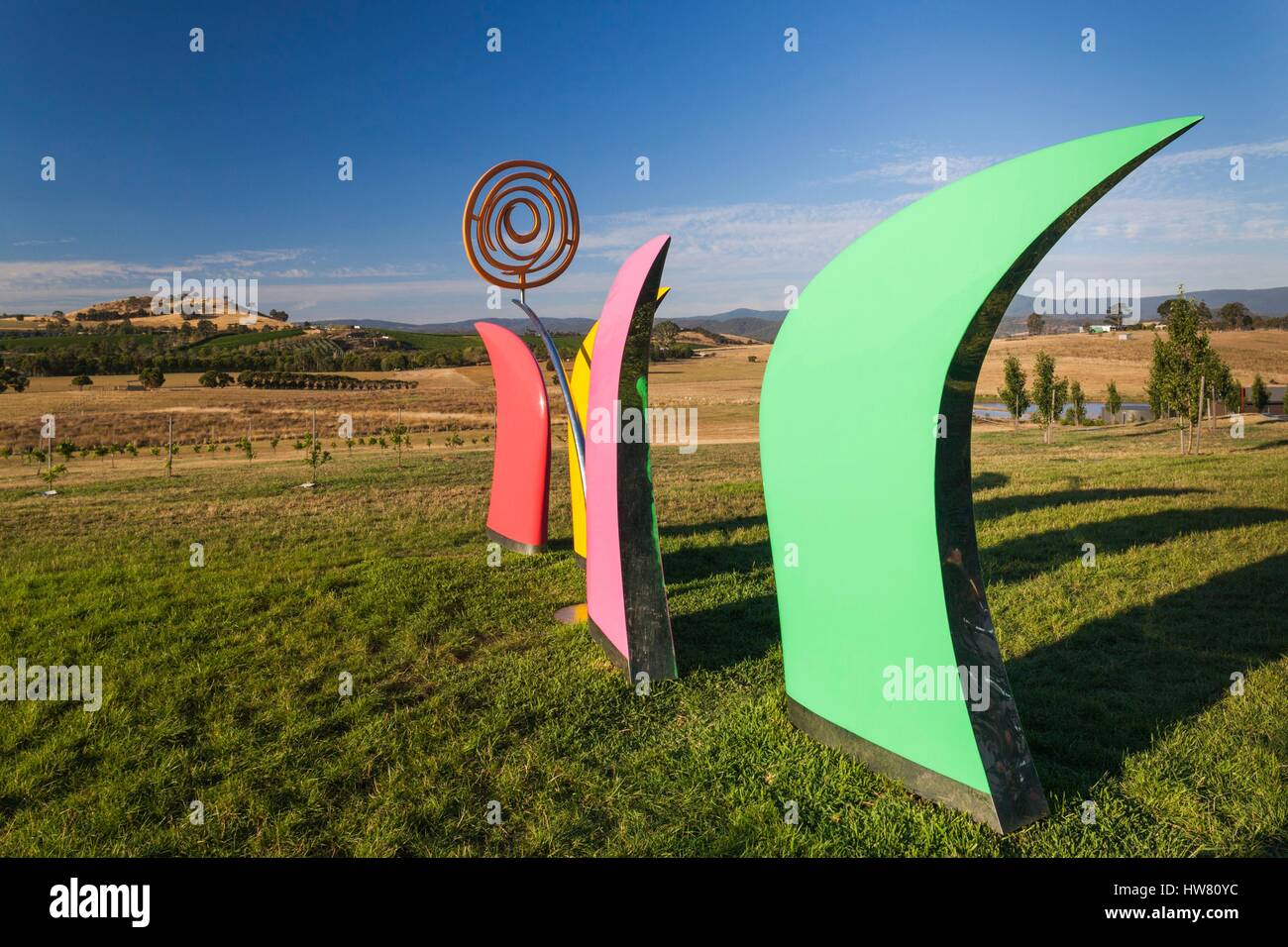 Australia, Victoria, la Valle di Yarra, Yarra Glen, sculture all'aperto al di fuori della Yarra Glen Chocolaterie Foto Stock