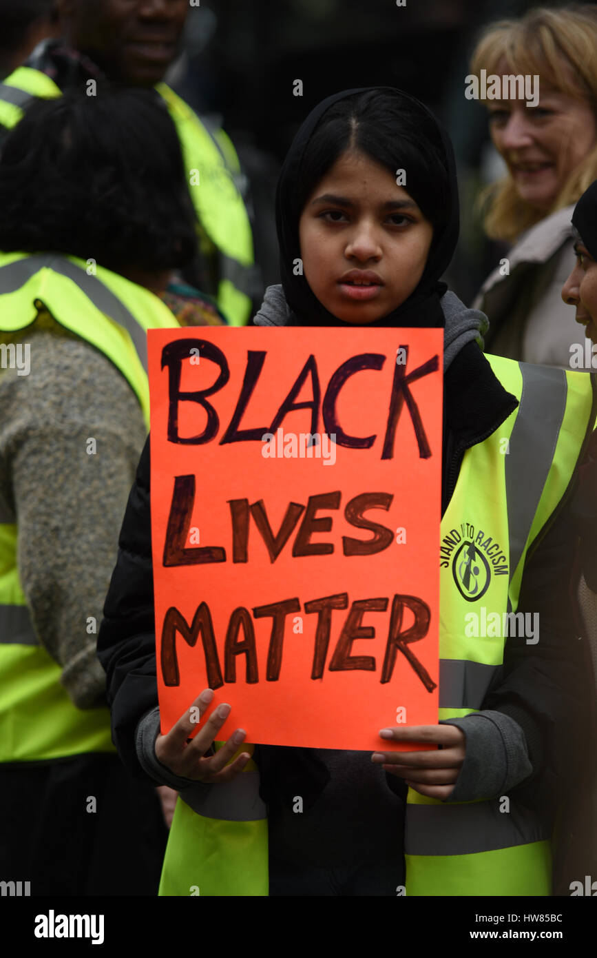Le vite nere contano. Razzismo. Una marcia ha avuto luogo a Londra in segno di protesta contro il razzismo nella giornata delle Nazioni Unite contro il razzismo Foto Stock